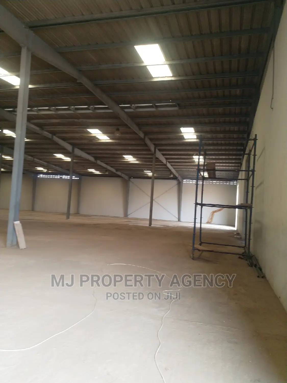 ROADSIDE 3500 SQM WAREHOUSE in Tema in Tema Metropolitan