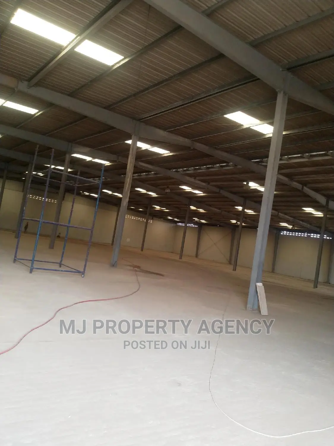 ROADSIDE 3500 SQM WAREHOUSE in Tema in Tema Metropolitan