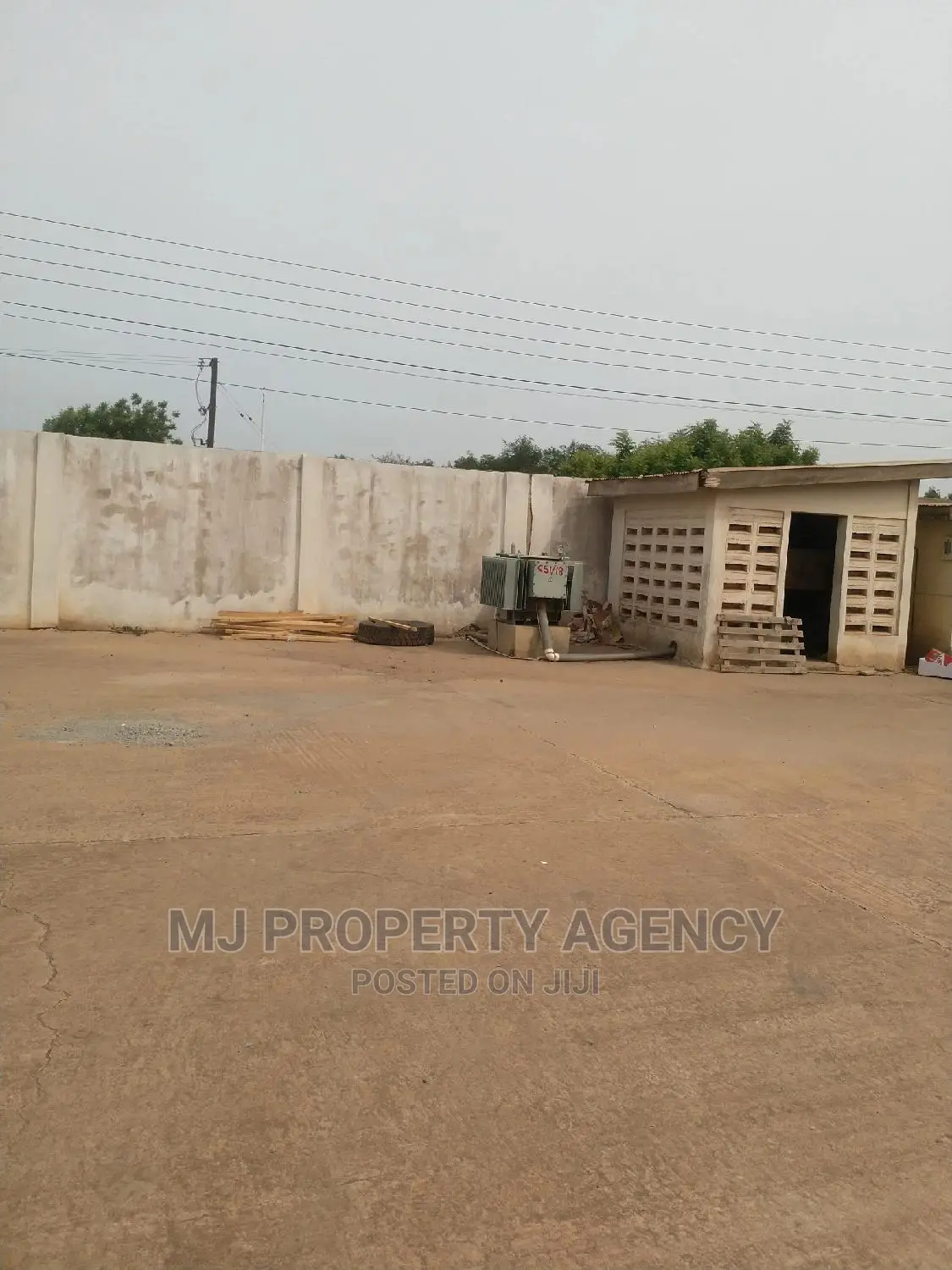 ROADSIDE 3500 SQM WAREHOUSE in Tema in Tema Metropolitan