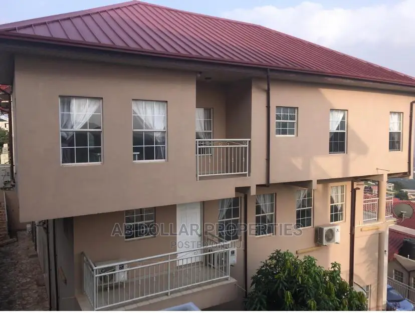 22 Bedroom House For Sale in Akuapim South