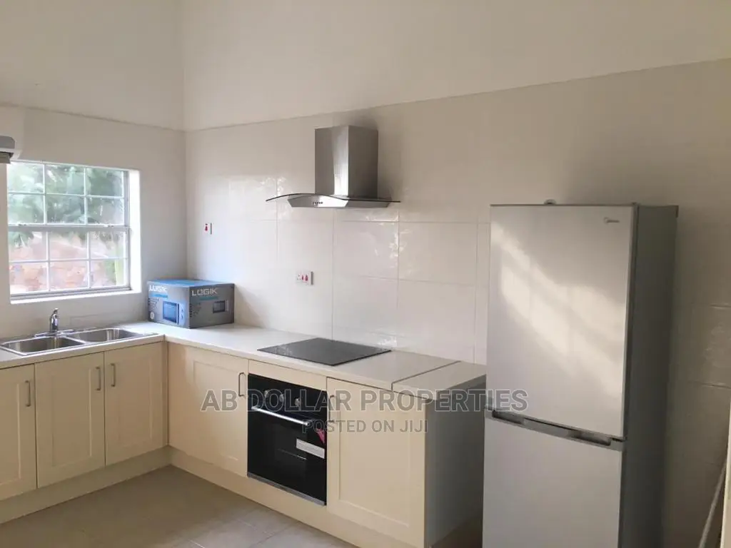 22 Bedroom House For Sale in Akuapim South