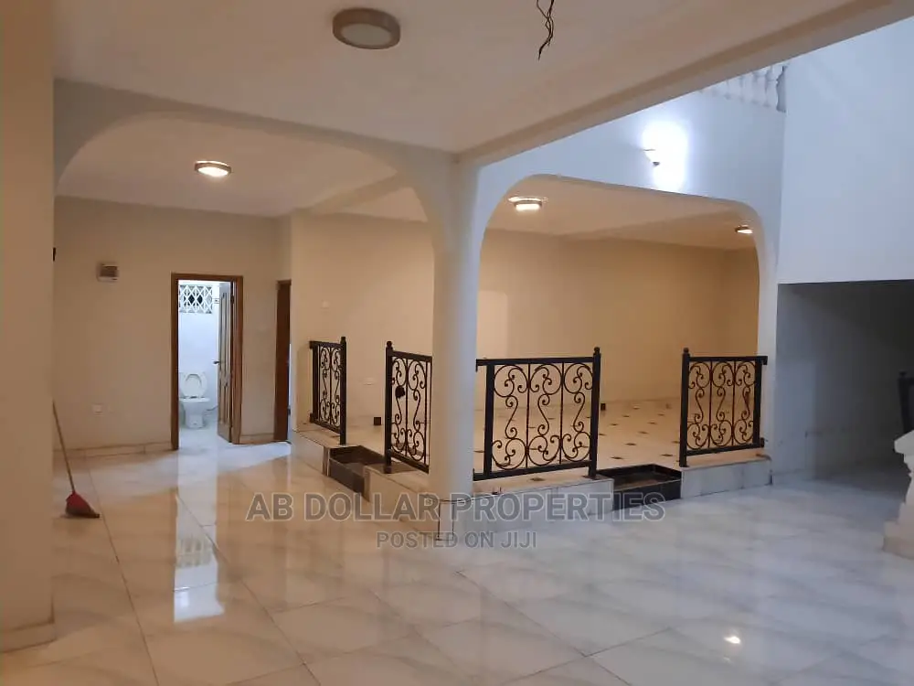 6 Bedroom House For Rent in Manet Court