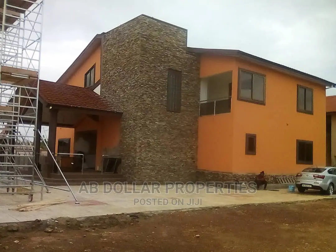 6 Bedroom House Ensuite in Accra Metropolitan