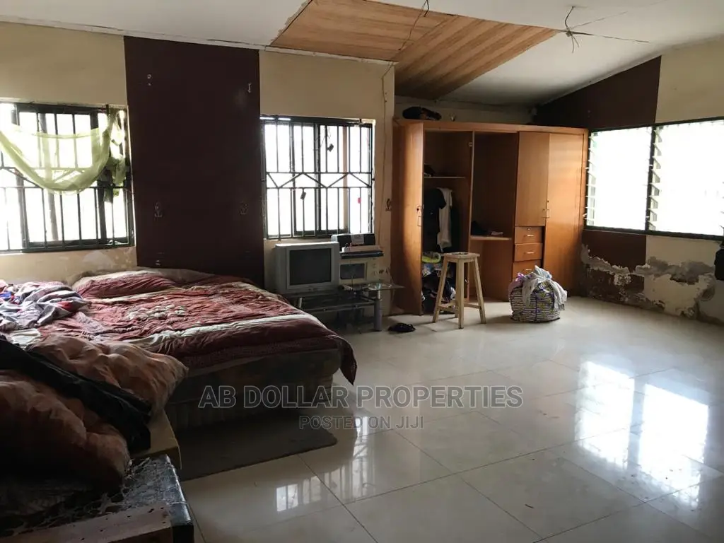 5 Bedroom House for Sale in Spintex