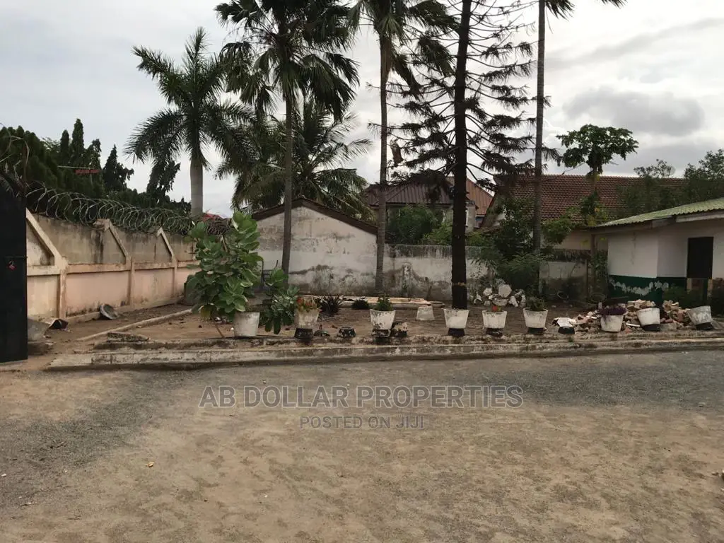 5 Bedroom House for Sale in Spintex