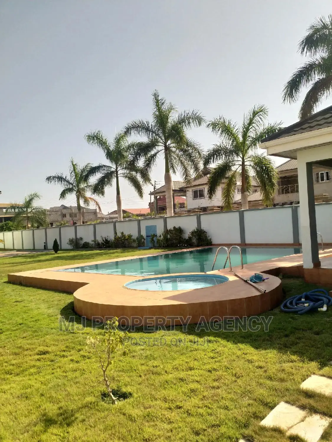 3bdrm Townhouse / Terrace in Community 25 Hfc, Tema Metropolitan in Tema Metropolitan