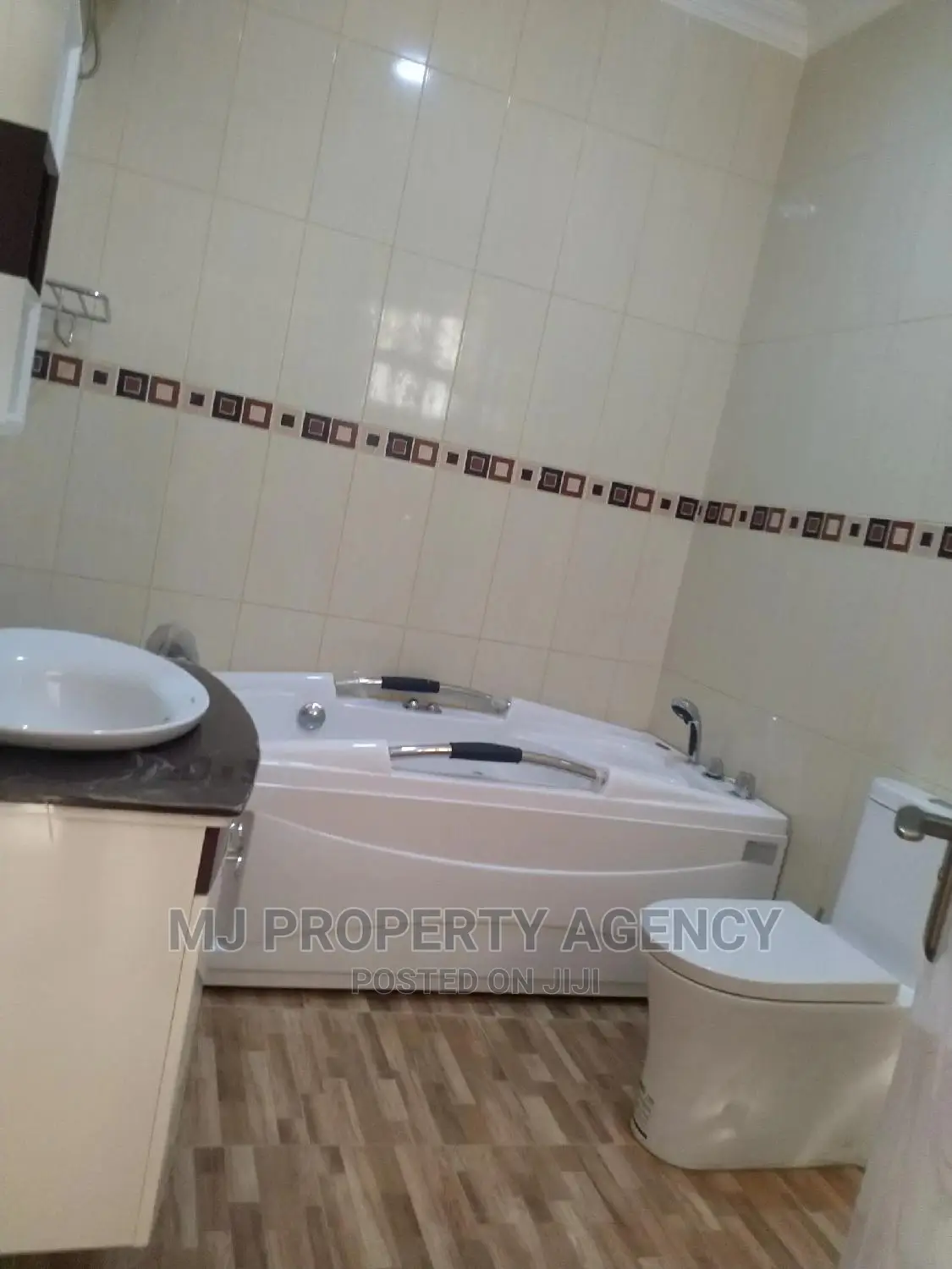 3bdrm Townhouse / Terrace in Community 25 Hfc, Tema Metropolitan in Tema Metropolitan