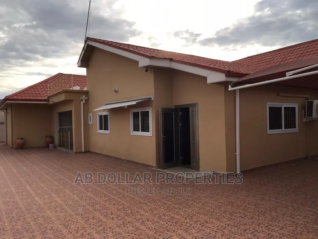 5 Bedrooms House for Rent Spintex in Spintex