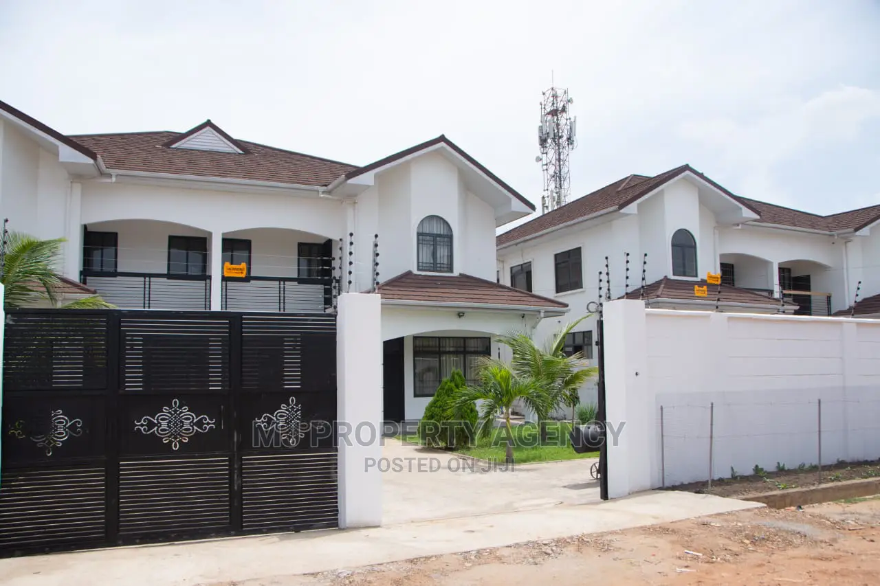Furnished 4bdrm House in Community 25, Tema Metropolitan for rent in Tema Metropolitan