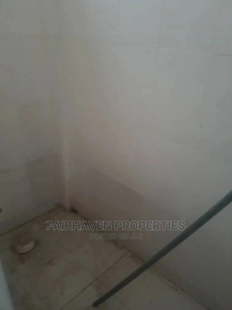 Shop for Rent at Bushroad in Teshie