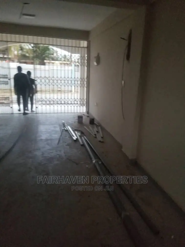 Shop for Rent at Bushroad in Teshie