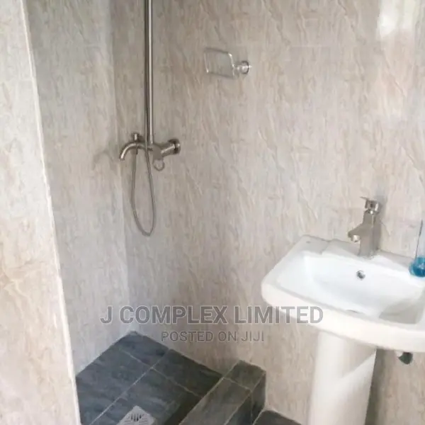 3bdrm Apartment in Adjiringanor, American House for sale in American House