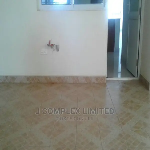 2bdrm Apartment in South La Estate, Estates for rent in Estates