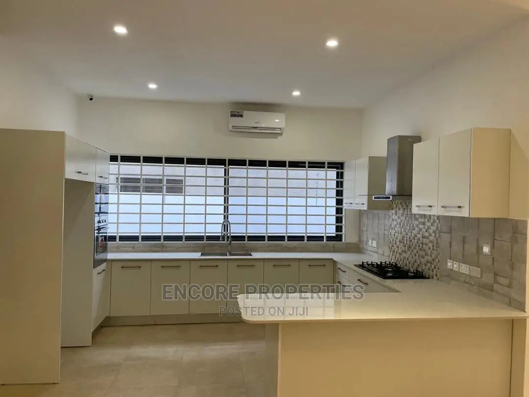 5bdrm House in Sagepropertiesgh.Com, Spintex for sale in Spintex