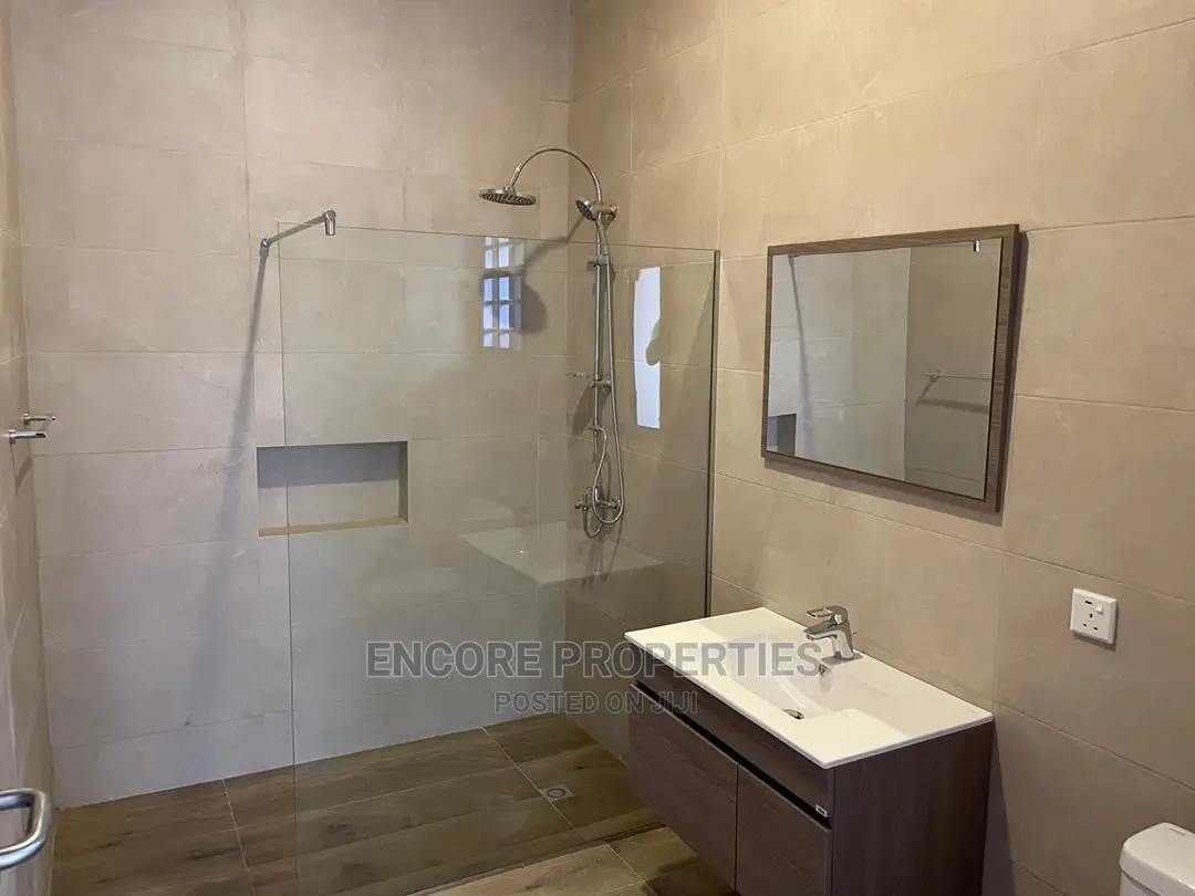 5bdrm House in Sagepropertiesgh.Com, Spintex for sale in Spintex