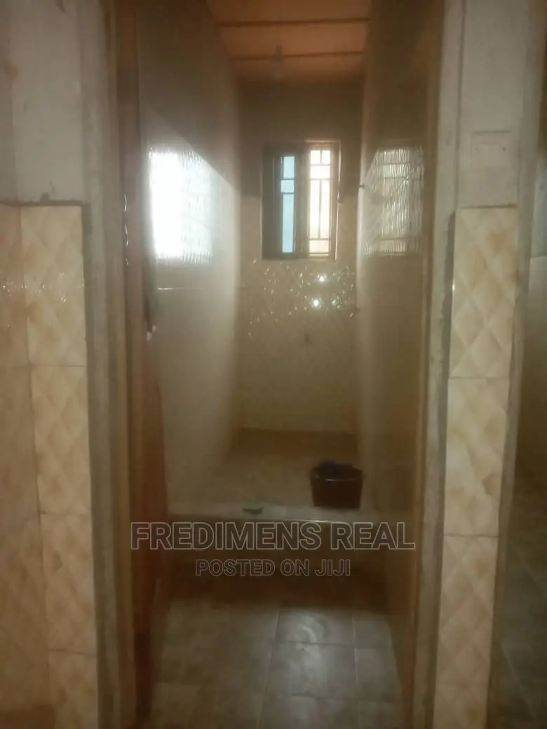 8bdrm House in Fredimens Real, Kumasi Metropolitan for sale in Kumasi Metropolitan