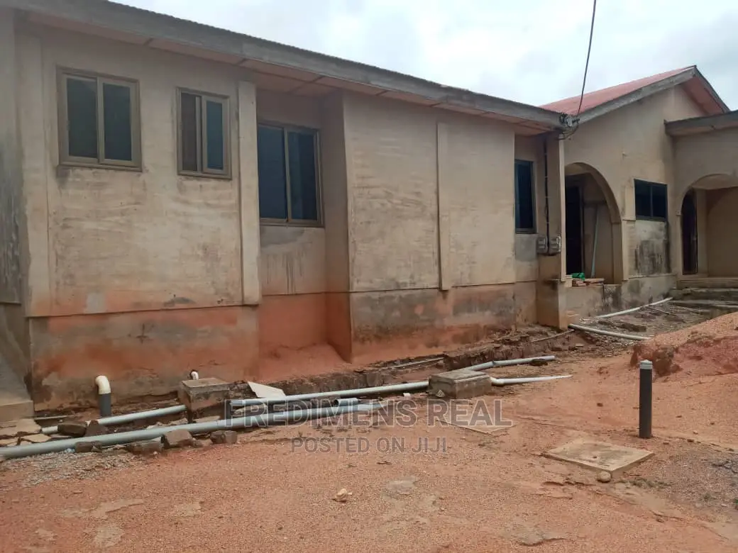 8bdrm House in Fredimens Real, Kumasi Metropolitan for sale in Kumasi Metropolitan