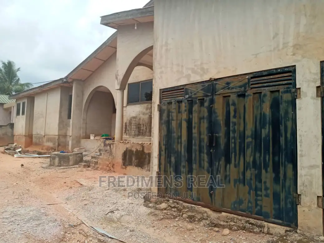 8bdrm House in Fredimens Real, Kumasi Metropolitan for sale in Kumasi Metropolitan