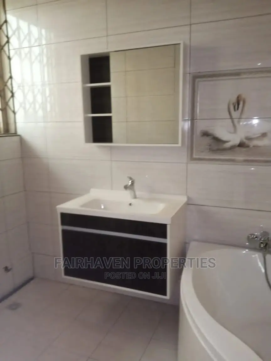 3bdrm Apartment in Tseaddo Roundabout, Airport Residential Area in Airport Residential Area
