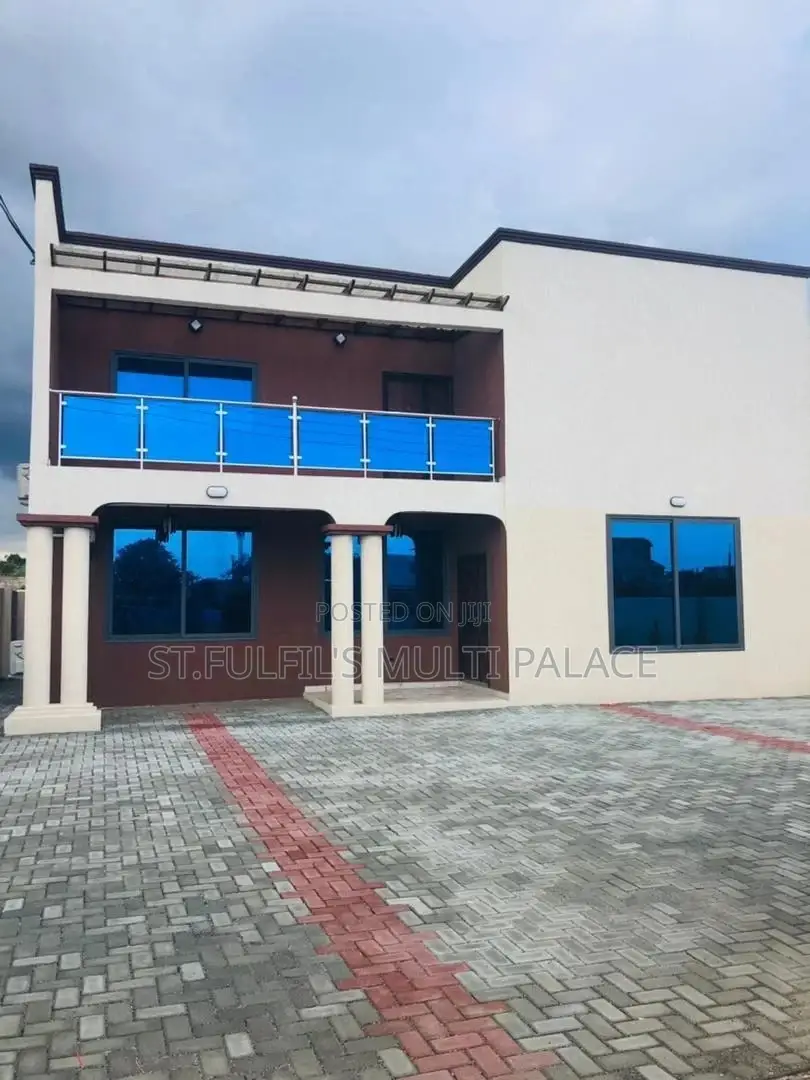 5bdrm House in Adenta for Sale in Adenta