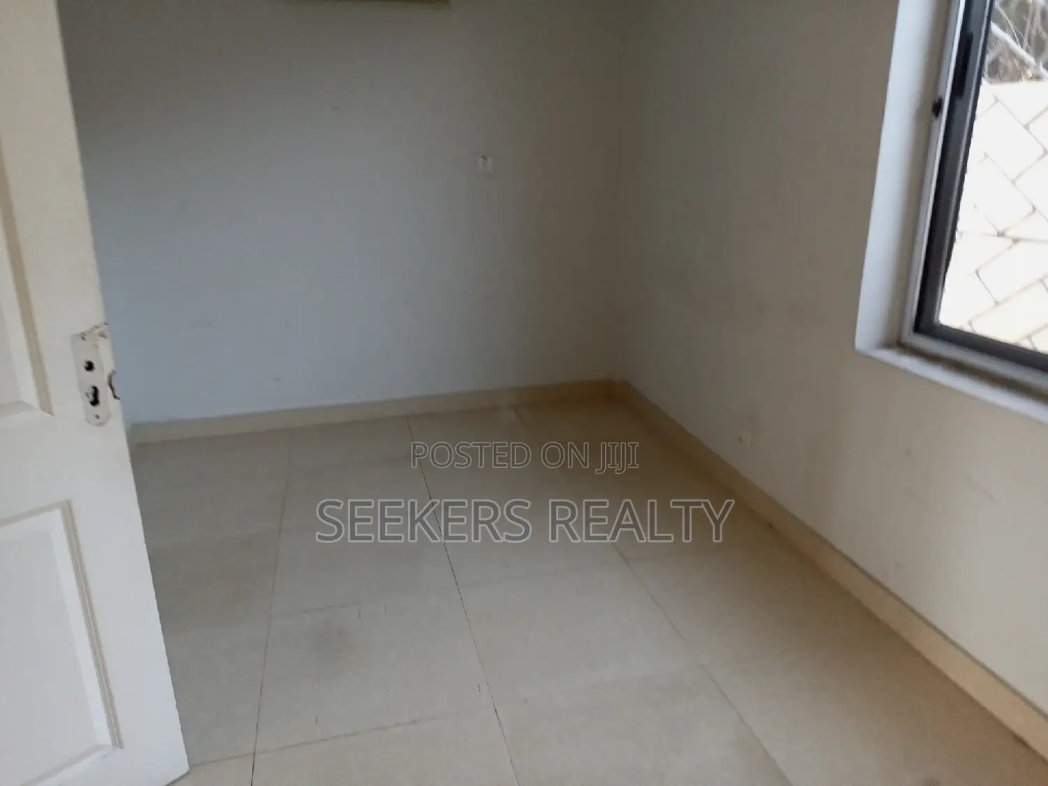 Big Spacious Shop at Osu for Rent in Osu