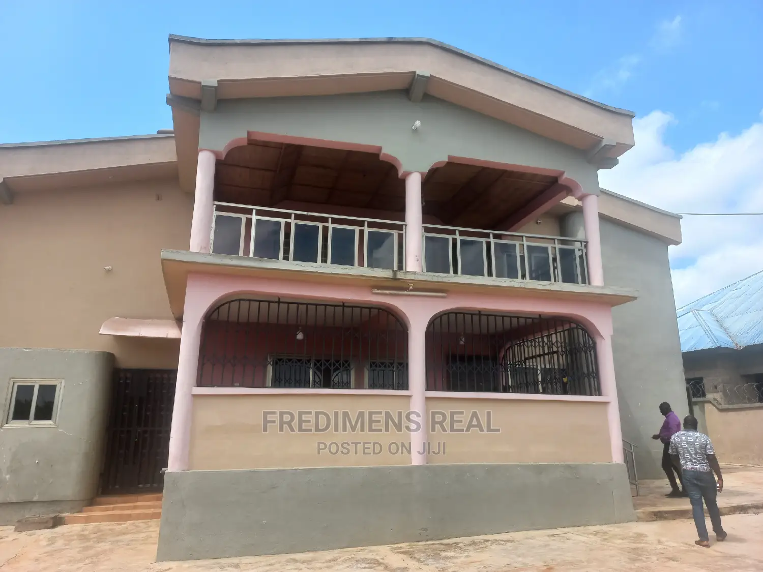 8bdrm House in Apatrapa For Sale, Kumasi Metropolitan for sale in Kumasi Metropolitan