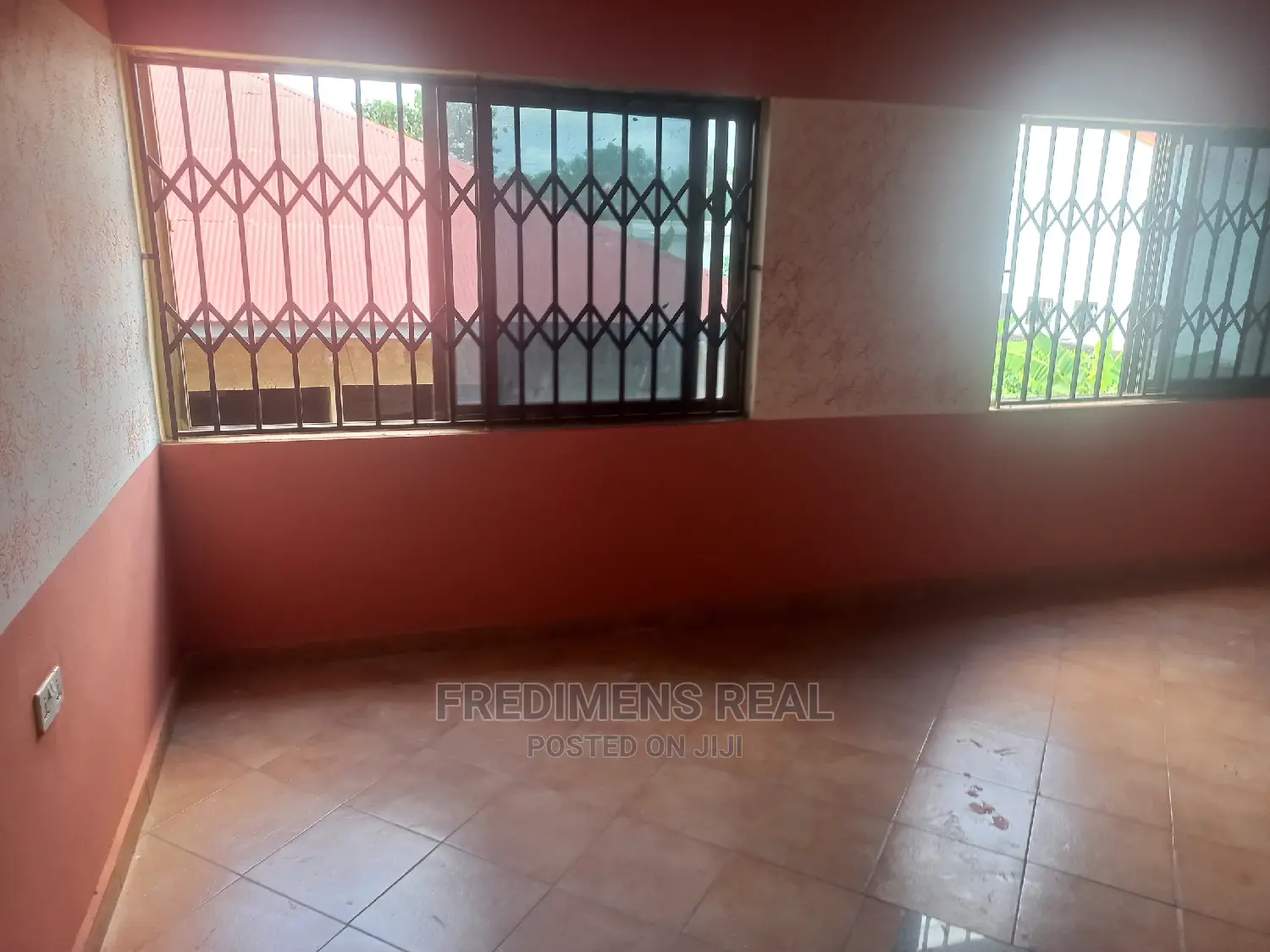 8bdrm House in Apatrapa For Sale, Kumasi Metropolitan for sale in Kumasi Metropolitan