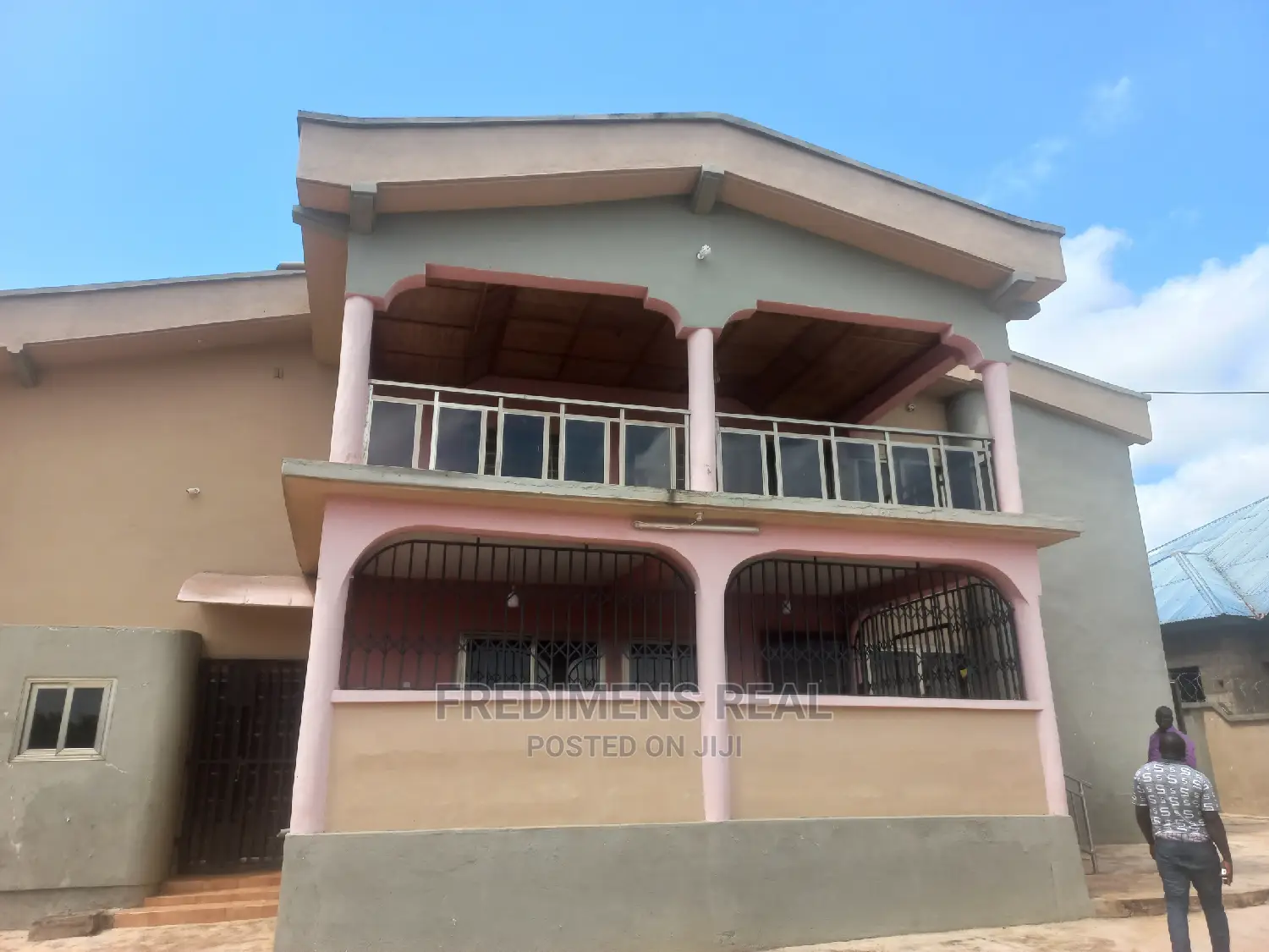 8bdrm House in Apatrapa For Sale, Kumasi Metropolitan for sale in Kumasi Metropolitan