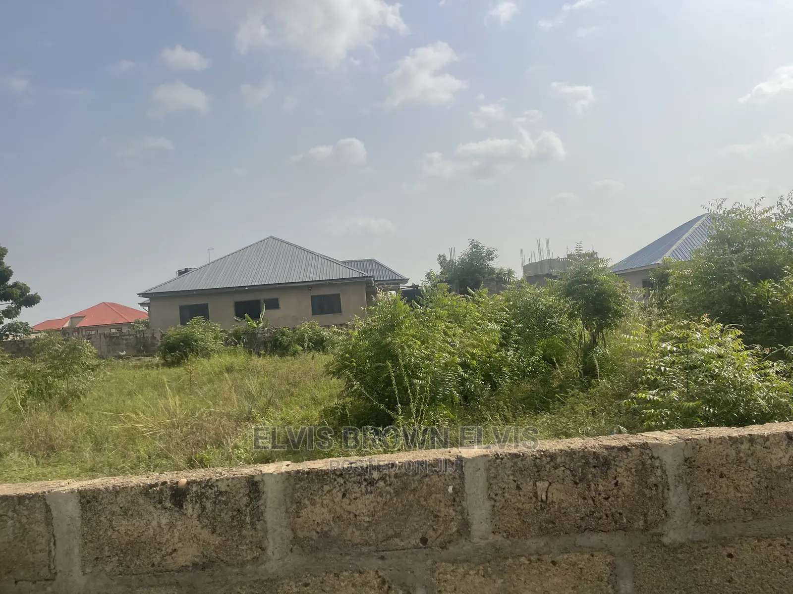Almost 3 Plots of Land With Uncomplicated 3 Bed 4 Sale in Ashaley Botwe