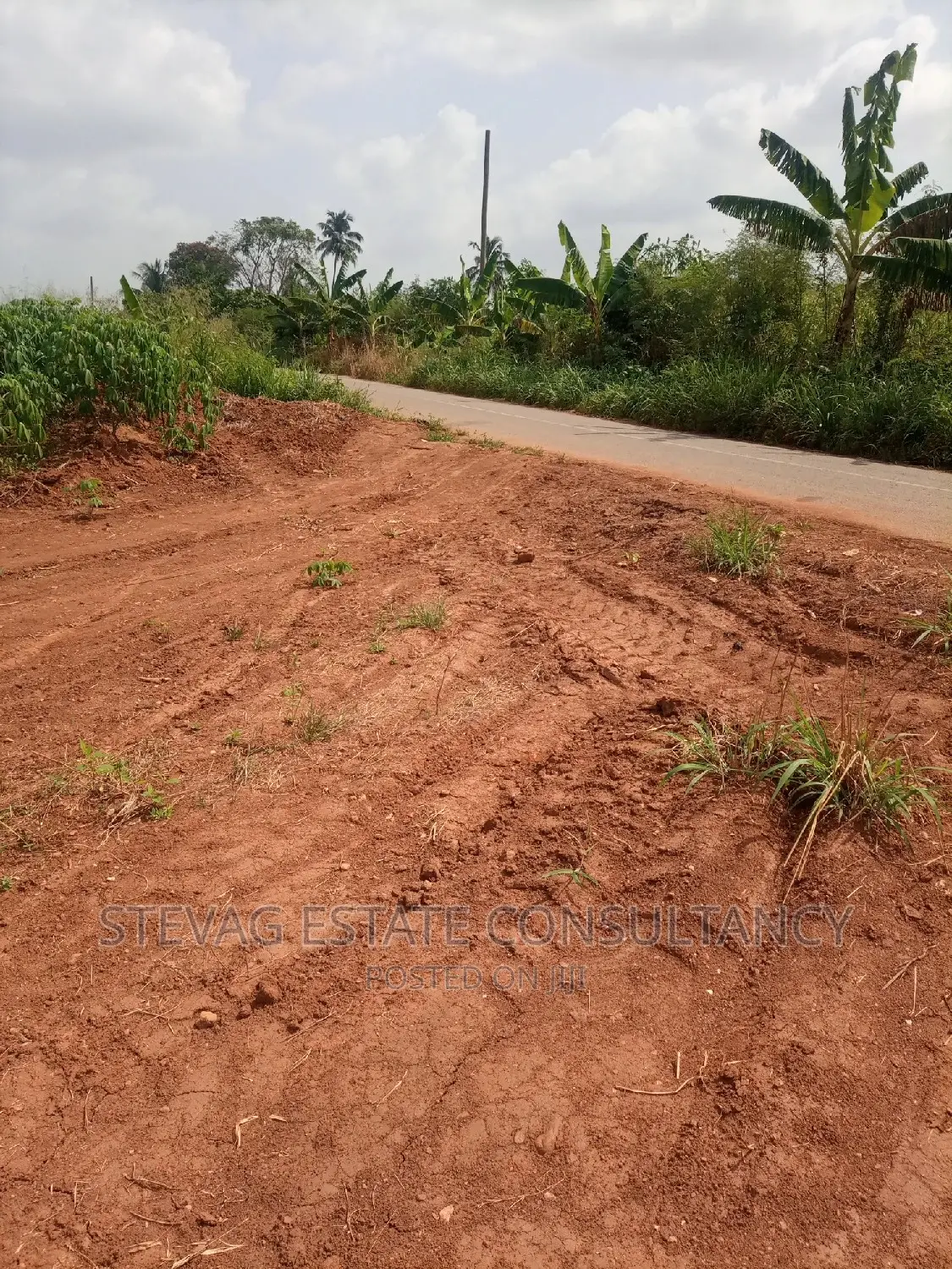 An Estate Main Road Land at Nsawam Ayibontey 4sale in Akuapim North
