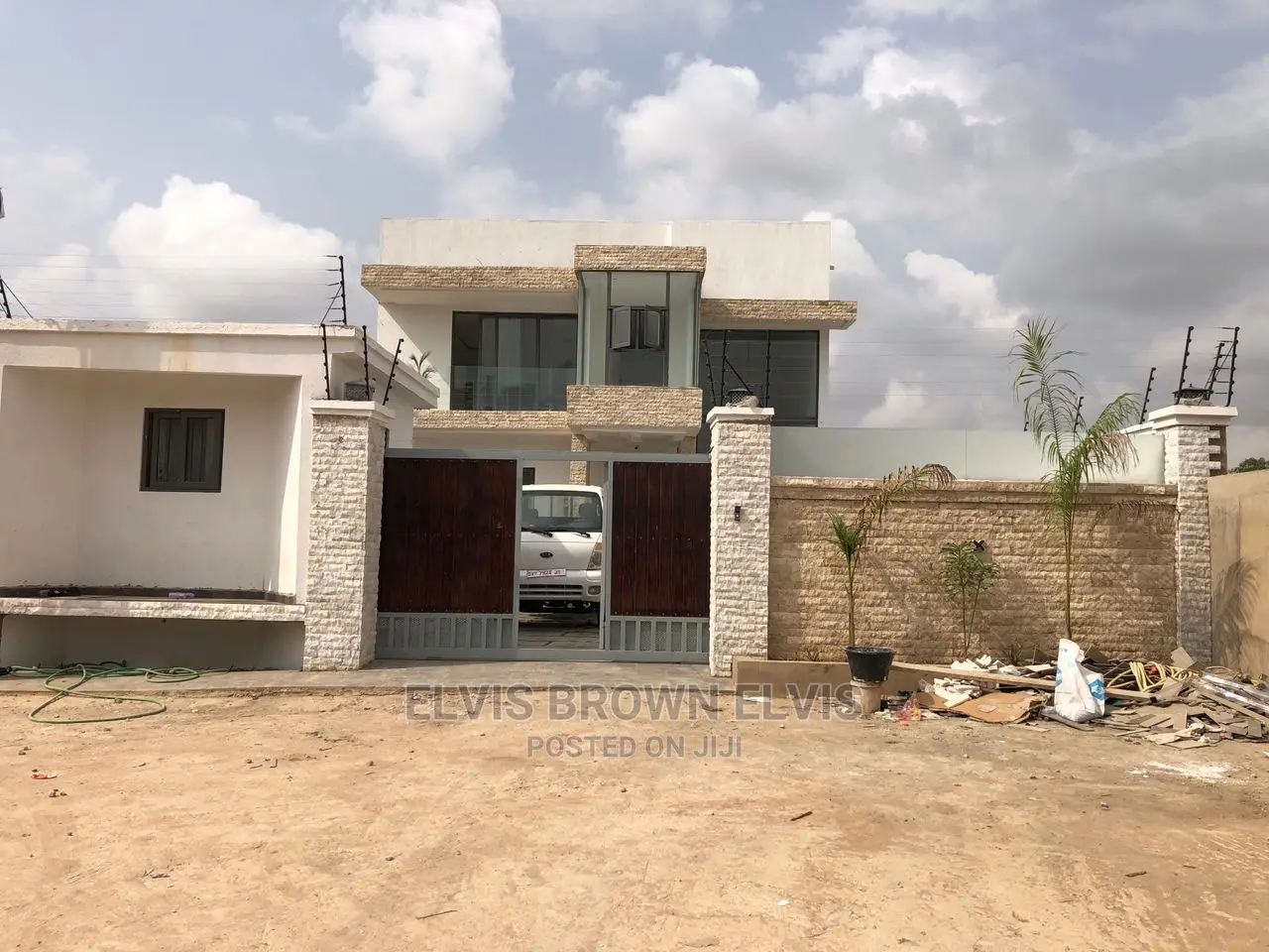 4bdrm Duplex in Living Large, Madina for Sale in Madina