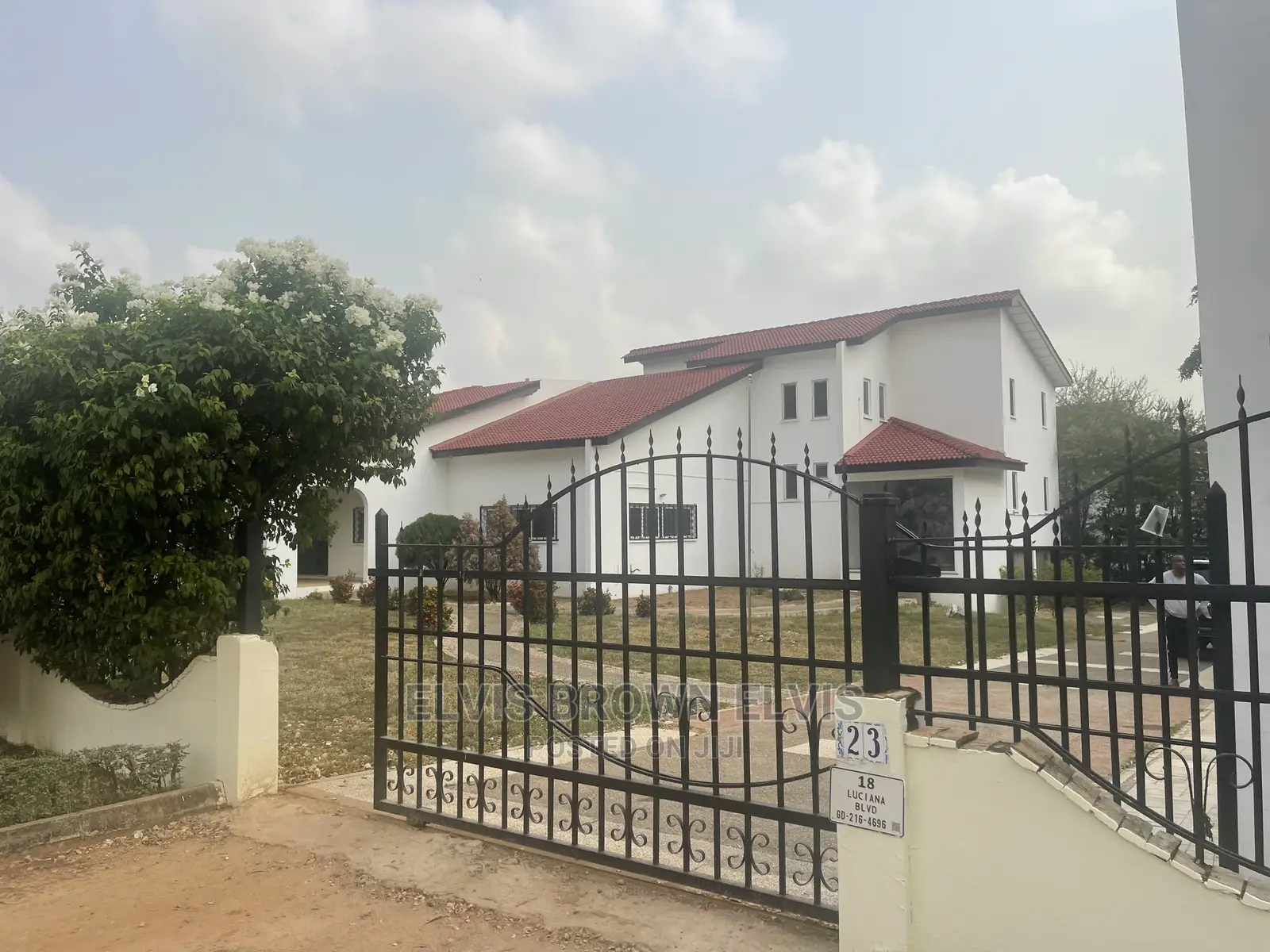 4bdrm Mansion in Living Large, Adjiriganor for Sale in Adjiriganor