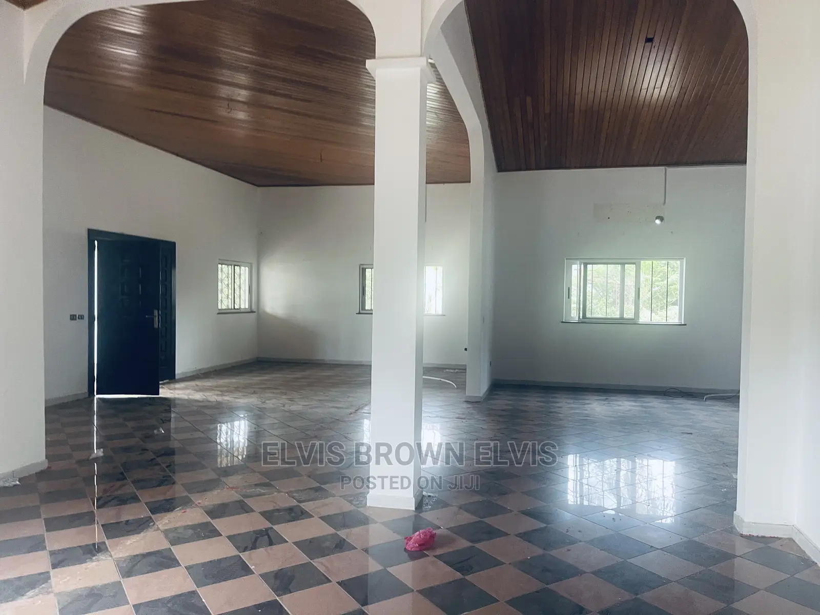 4bdrm Mansion in Living Large, Adjiriganor for Sale in Adjiriganor