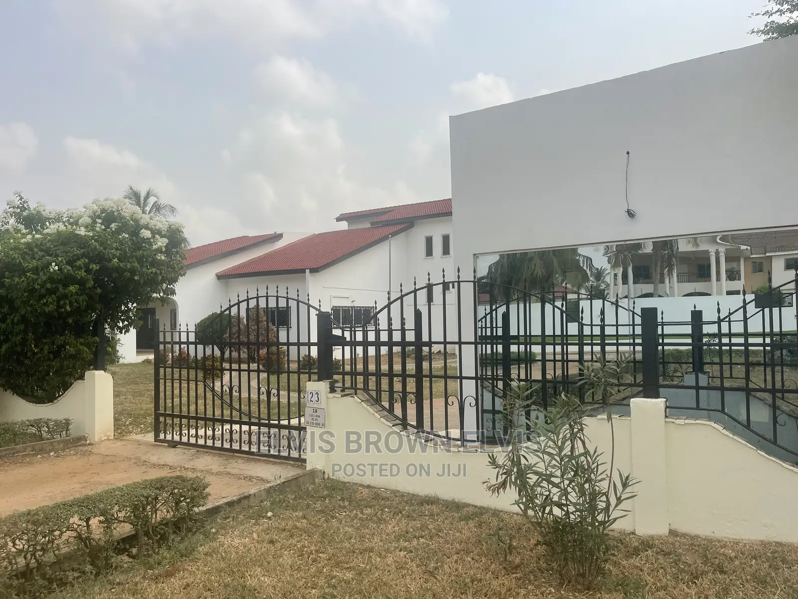 4bdrm Mansion in Living Large, Adjiriganor for Sale in Adjiriganor