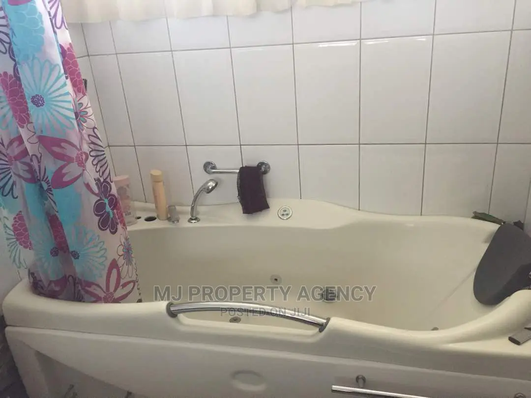 10bdrm House in Community 12, Tema Metropolitan for sale in Tema Metropolitan