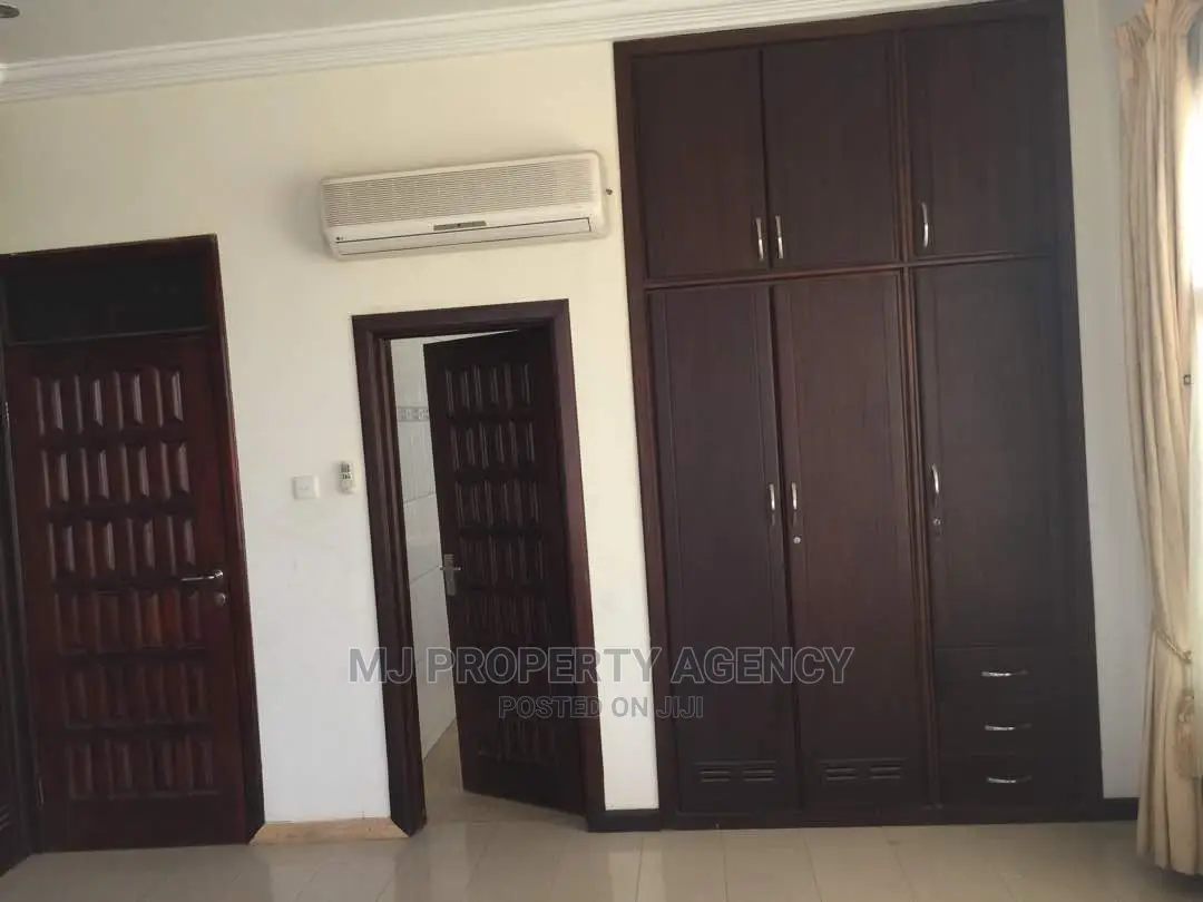 10bdrm House in Community 12, Tema Metropolitan for sale in Tema Metropolitan