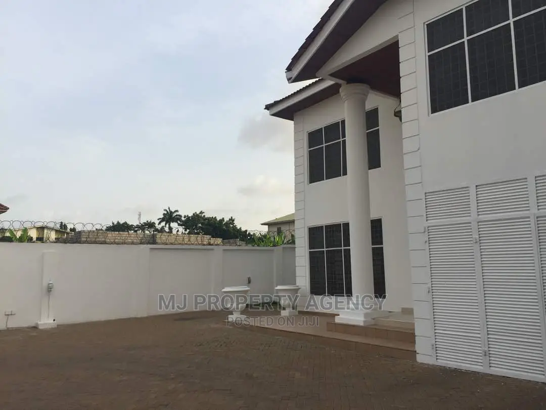 10bdrm House in Community 12, Tema Metropolitan for sale in Tema Metropolitan