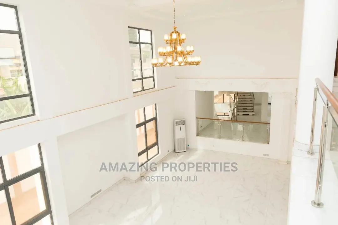 For Sale 10 Bed House Boy'quarter Swimmingpool Adjiringanor in Adjiriganor