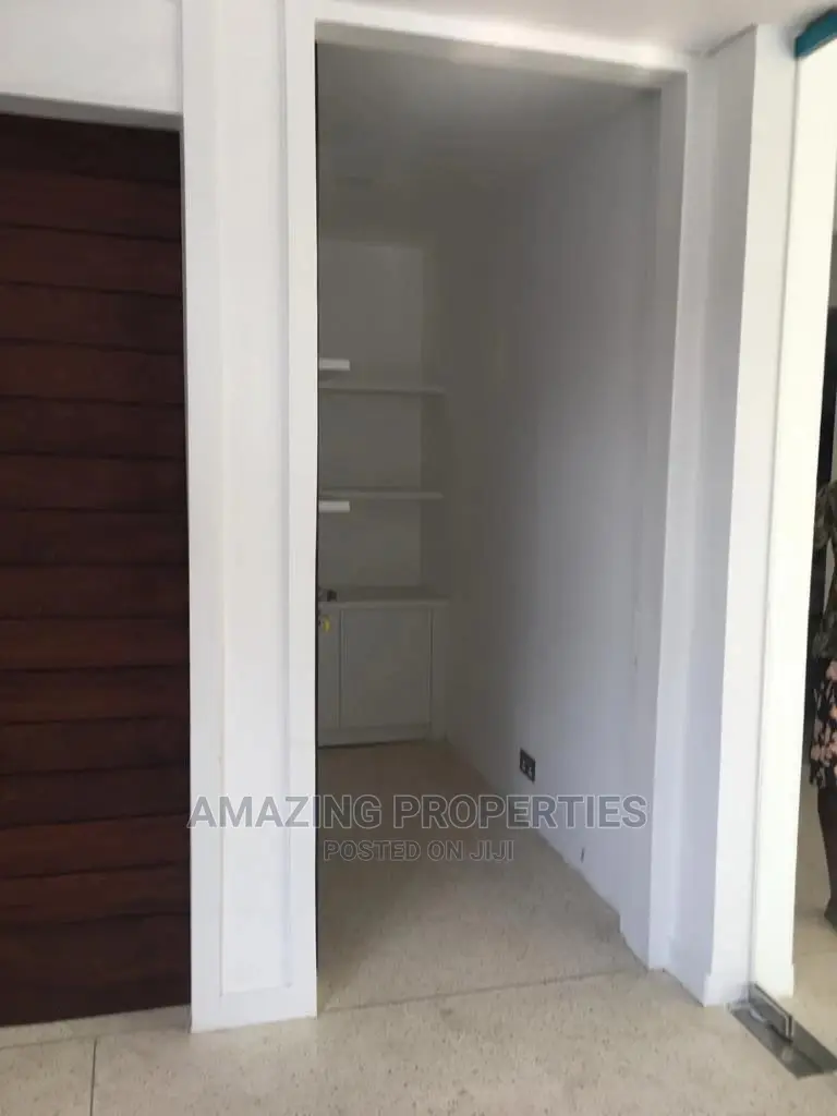 4bdrm House in Airport Hills for Sale in Airport Residential Area