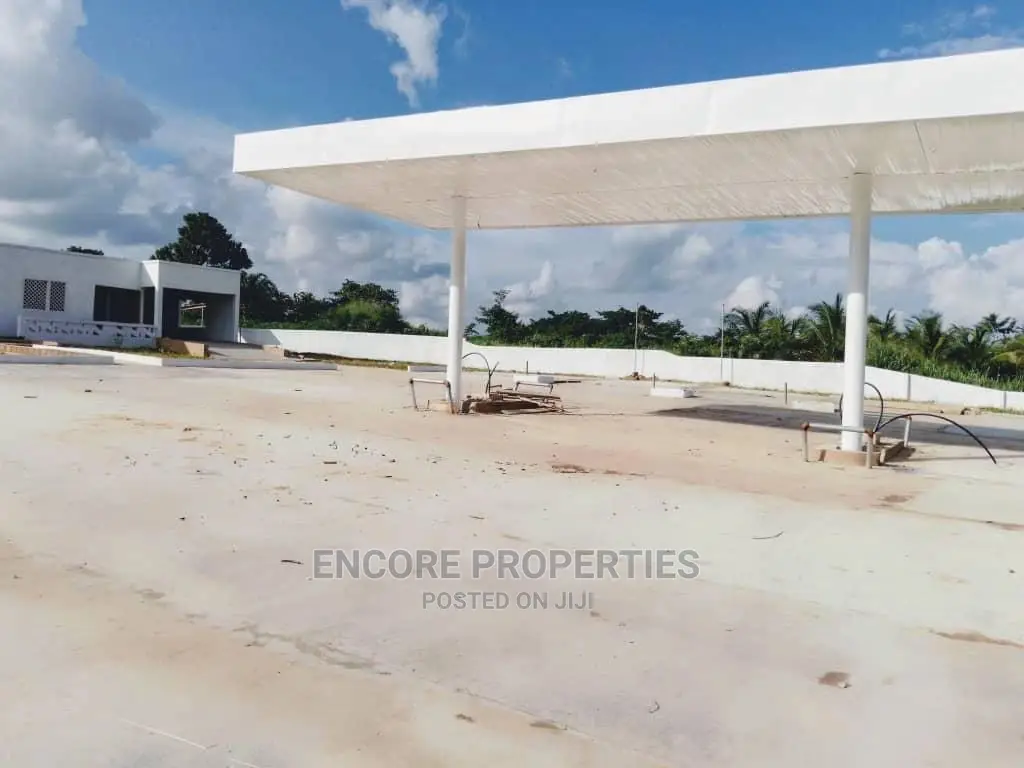 6bdrm Maisonette in Asamankese, Akuapim South for Sale in Akuapim South