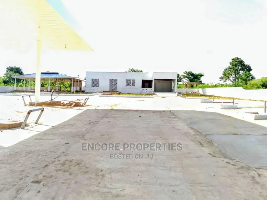 6bdrm Maisonette in Asamankese, Akuapim South for Sale in Akuapim South