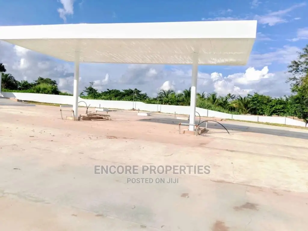 6bdrm Maisonette in Asamankese, Akuapim South for Sale in Akuapim South