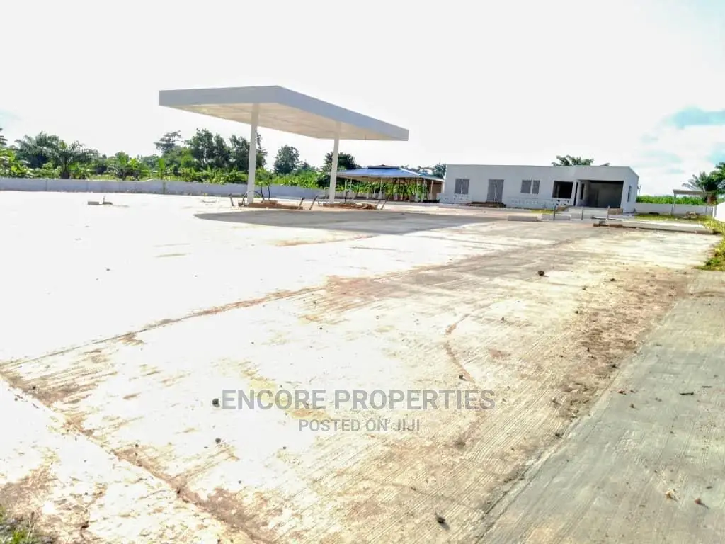 6bdrm Maisonette in Asamankese, Akuapim South for Sale in Akuapim South