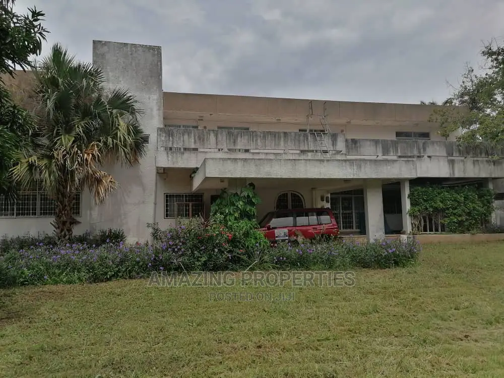 5bdrm House in Airport Residential Area for Sale in Airport Residential Area
