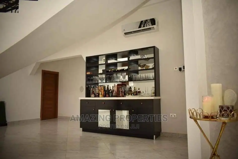 For Sale 5 Bedrooms House Boy's Quarter Swimming Pool in Accra Metropolitan