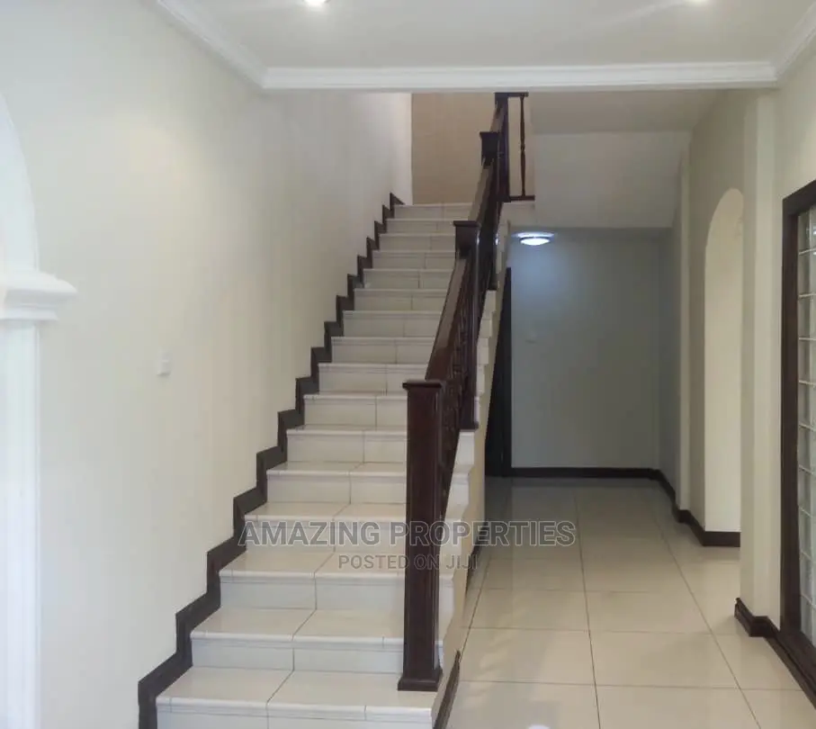 4bdrm House in Edroom House Au for Rent in Cantonments