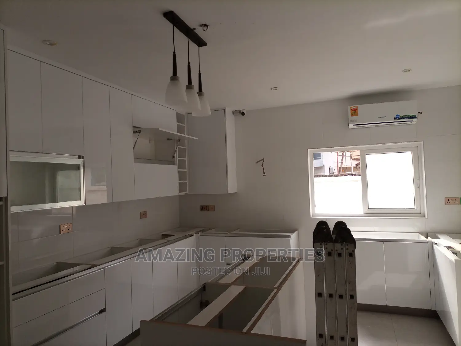 5bdrm House in Spintex Community for Sale in Spintex