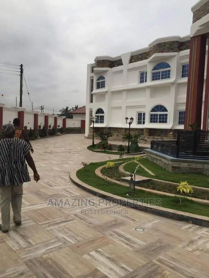 6bdrm House in Tema, Accra Metropolitan for Sale in Accra Metropolitan