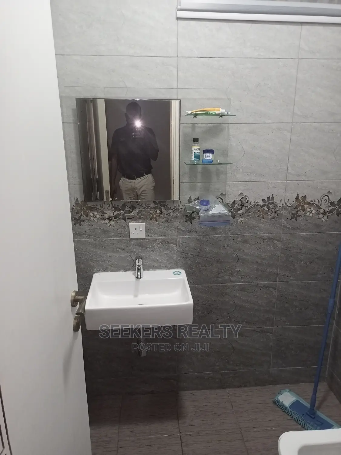 Furnished 2bdrm Apartment in Seekers Realty, Osu for sale in Osu