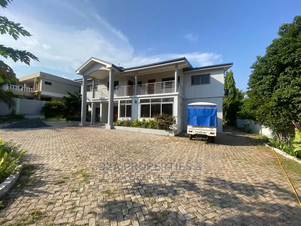 5bdrm House in O2A Properties And, Airport Residential Area for Rent in Airport Residential Area
